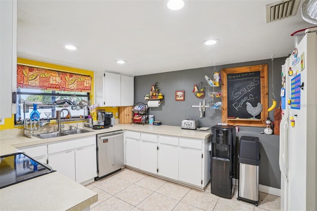 Activo con contrato: $230,000 (3 camas, 2 baños, 1540 Pies cuadrados)