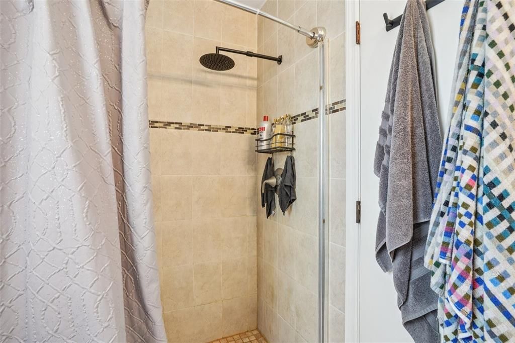 Activo con contrato: $230,000 (3 camas, 2 baños, 1540 Pies cuadrados)