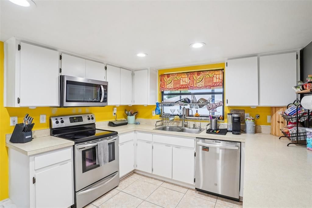 Activo con contrato: $230,000 (3 camas, 2 baños, 1540 Pies cuadrados)