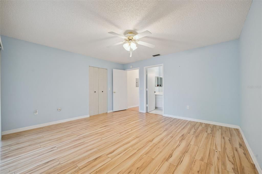Activo con contrato: $147,500 (2 camas, 2 baños, 1073 Pies cuadrados)