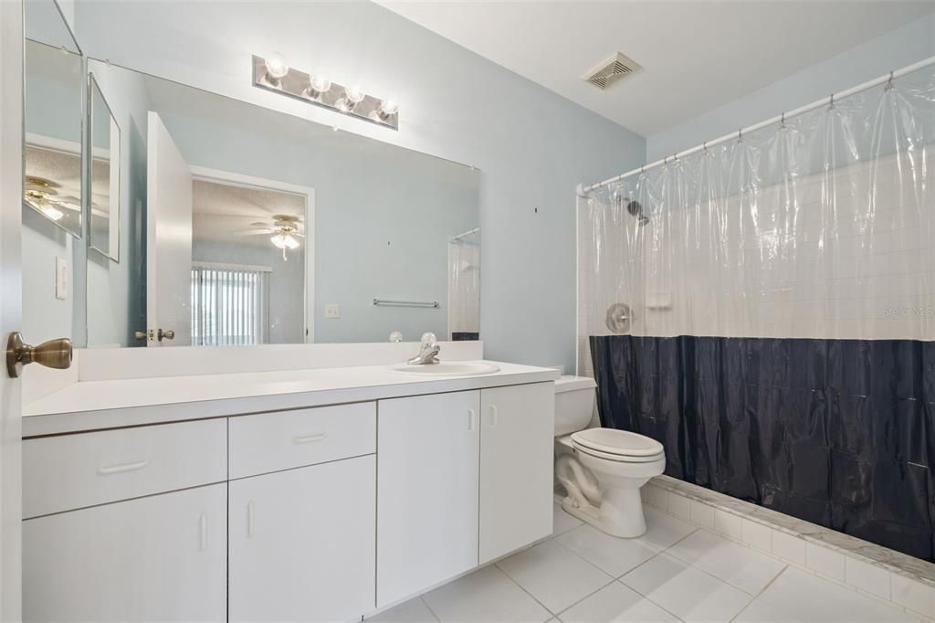 Activo con contrato: $147,500 (2 camas, 2 baños, 1073 Pies cuadrados)