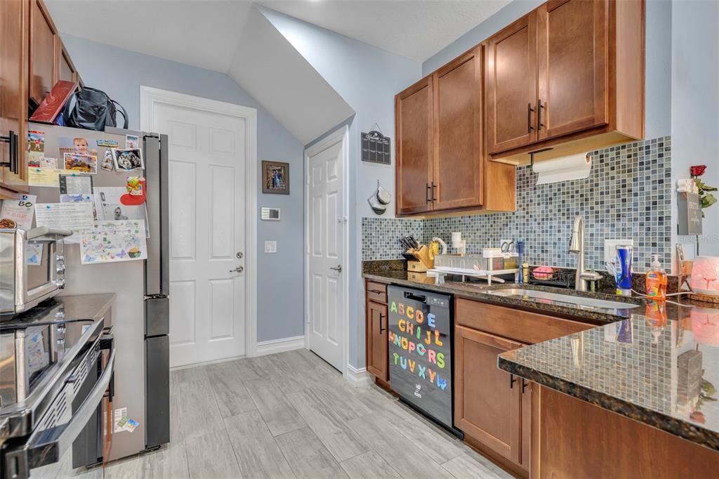 На продажу: $369,999 (4 спален, 2 ванн, 1759 Квадратных фут)