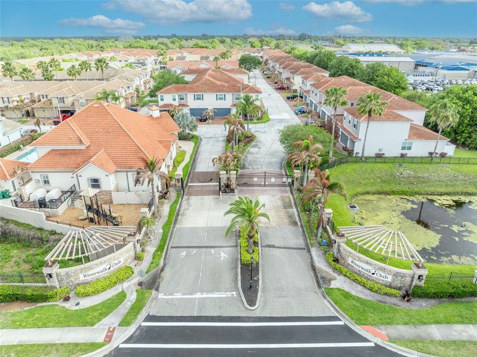 На продажу: $369,999 (4 спален, 2 ванн, 1759 Квадратных фут)