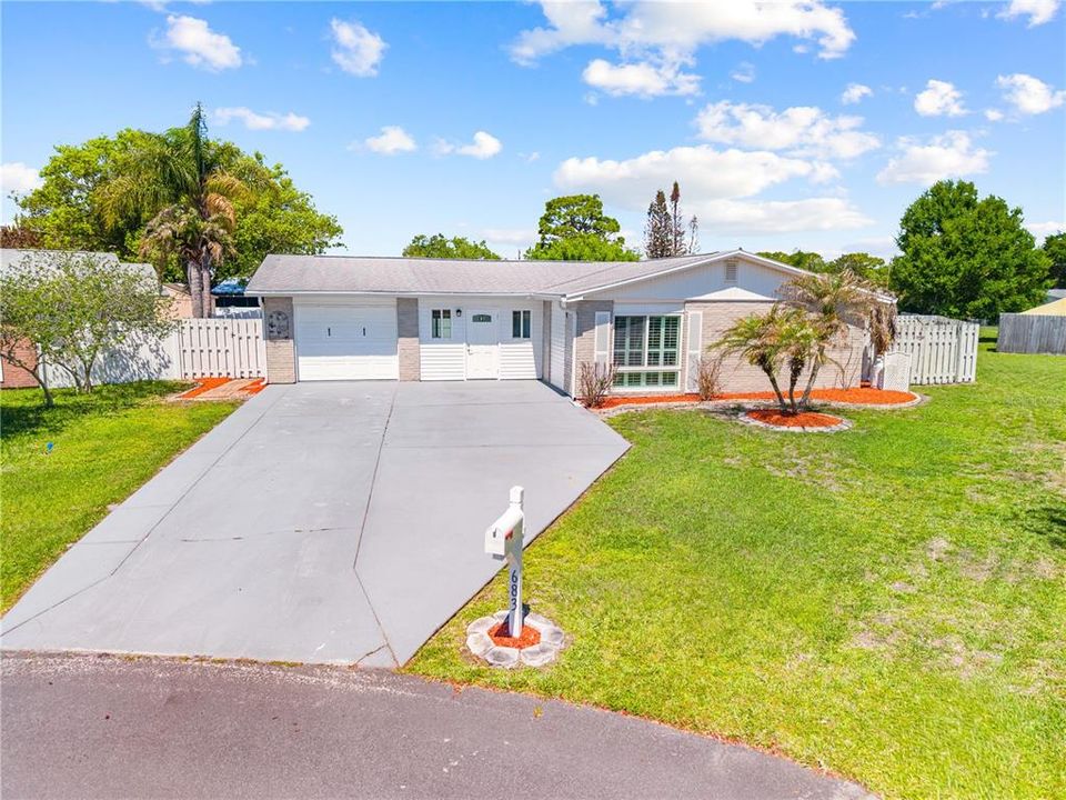 For Sale: $305,000 (2 beds, 2 baths, 1225 Square Feet)