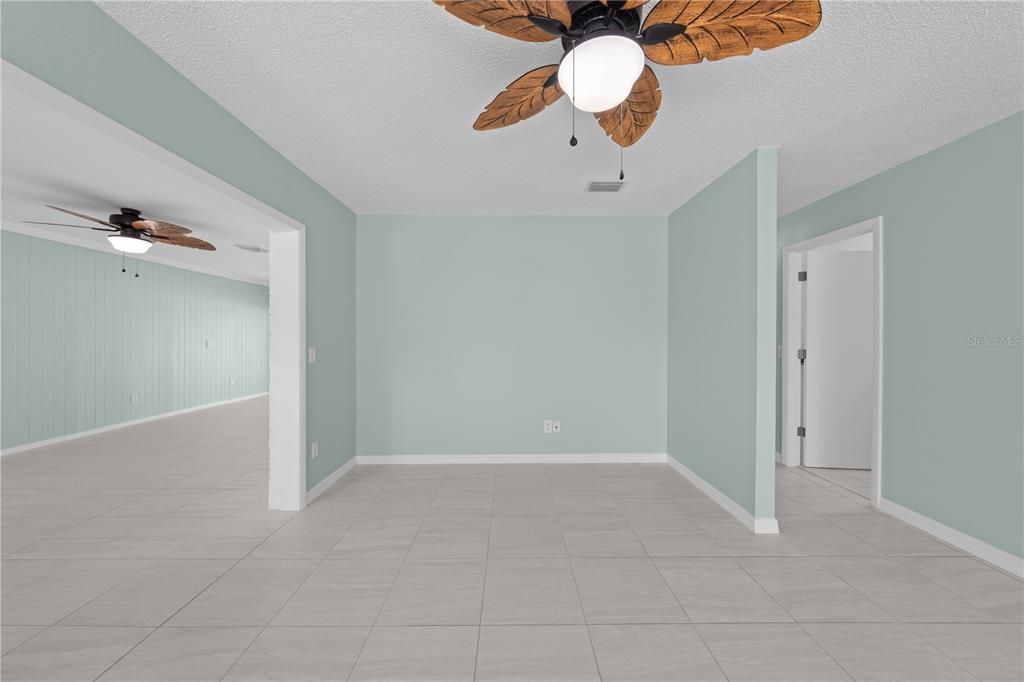 For Sale: $305,000 (2 beds, 2 baths, 1225 Square Feet)