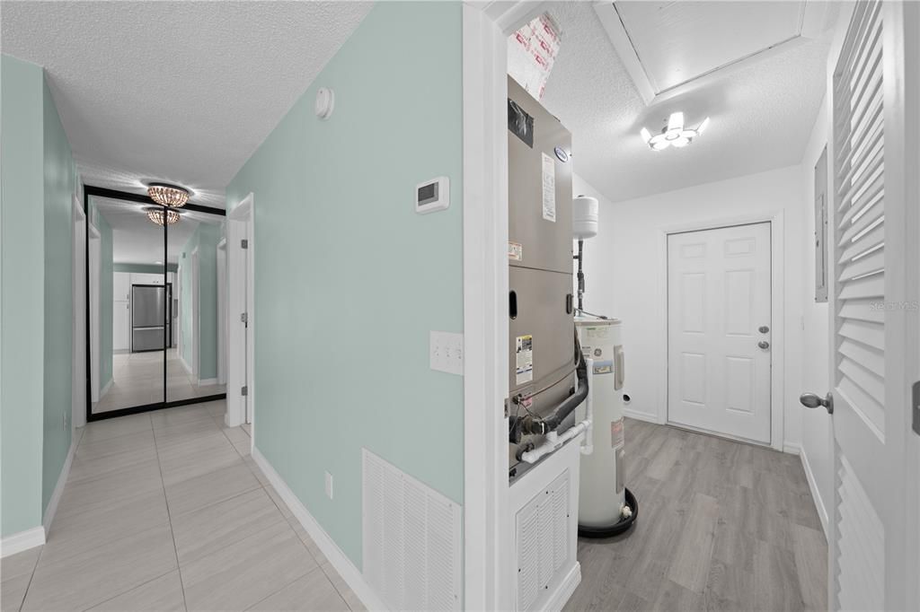 For Sale: $305,000 (2 beds, 2 baths, 1225 Square Feet)
