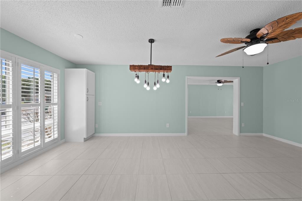 For Sale: $305,000 (2 beds, 2 baths, 1225 Square Feet)