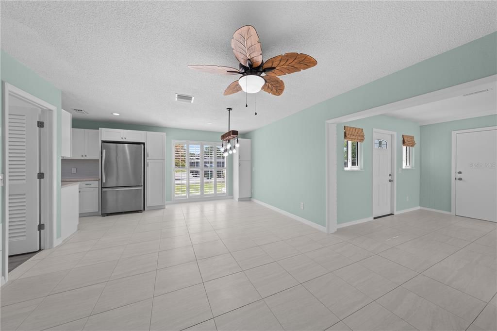 For Sale: $305,000 (2 beds, 2 baths, 1225 Square Feet)
