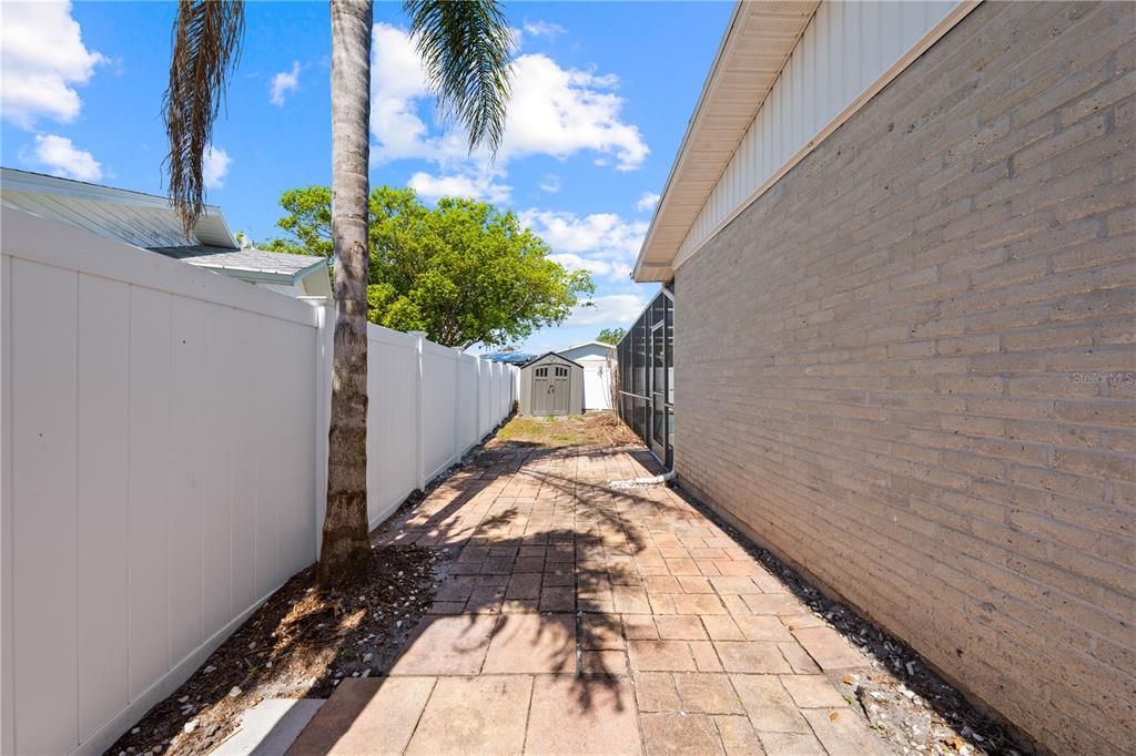 For Sale: $305,000 (2 beds, 2 baths, 1225 Square Feet)