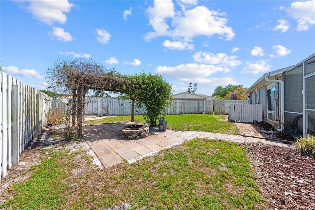 For Sale: $305,000 (2 beds, 2 baths, 1225 Square Feet)