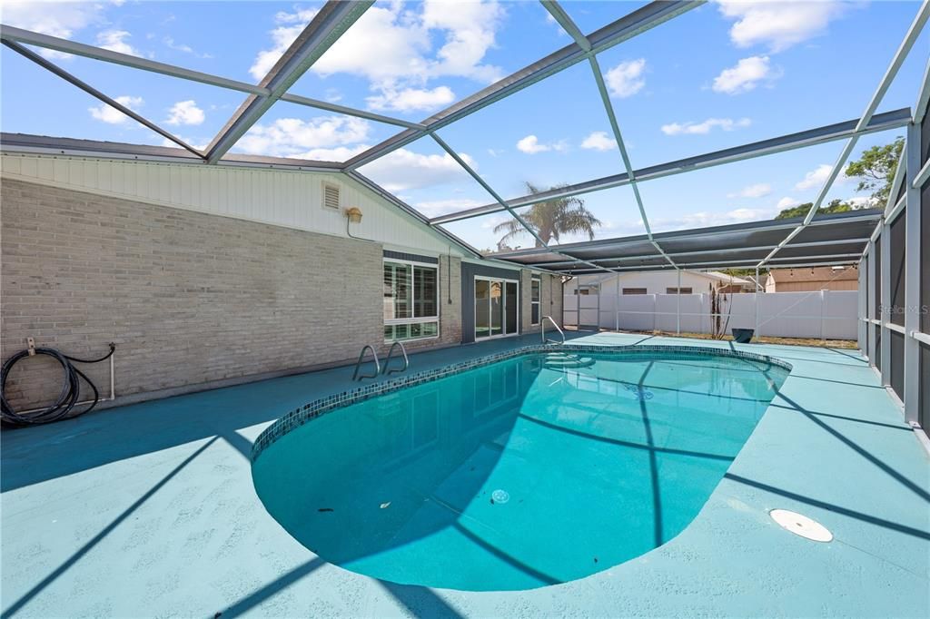 For Sale: $305,000 (2 beds, 2 baths, 1225 Square Feet)