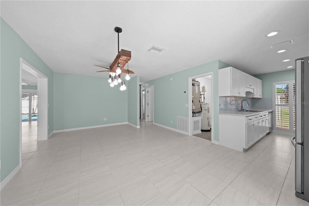 For Sale: $305,000 (2 beds, 2 baths, 1225 Square Feet)