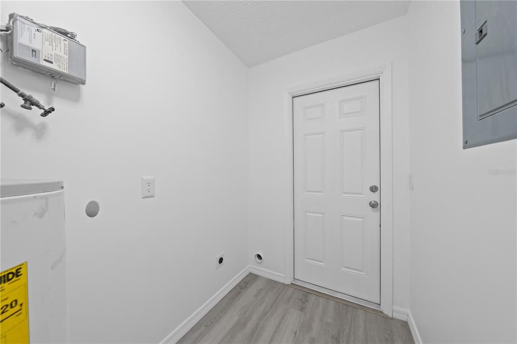 For Sale: $305,000 (2 beds, 2 baths, 1225 Square Feet)
