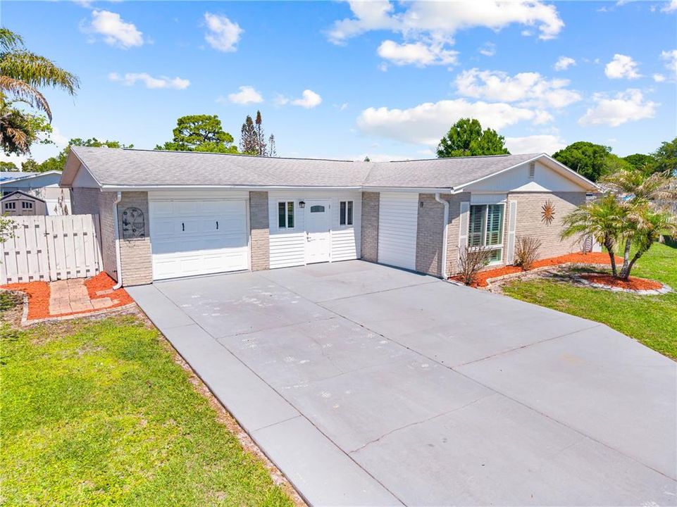 For Sale: $305,000 (2 beds, 2 baths, 1225 Square Feet)