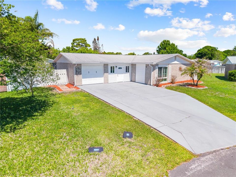 For Sale: $305,000 (2 beds, 2 baths, 1225 Square Feet)