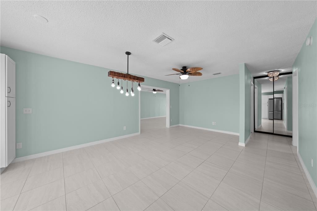 For Sale: $305,000 (2 beds, 2 baths, 1225 Square Feet)