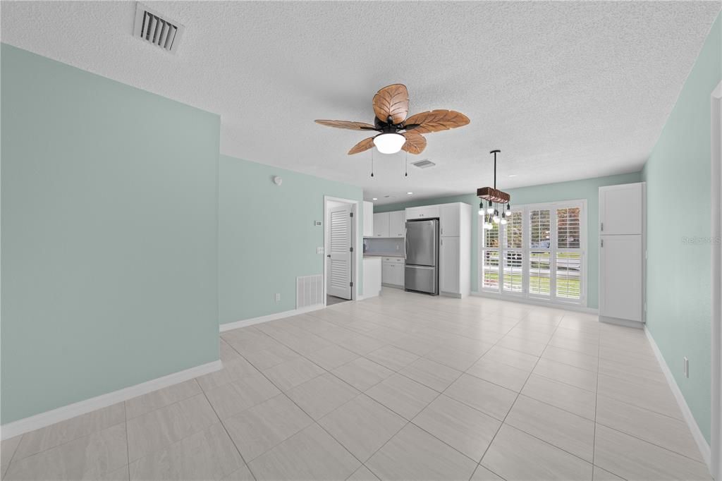 For Sale: $305,000 (2 beds, 2 baths, 1225 Square Feet)