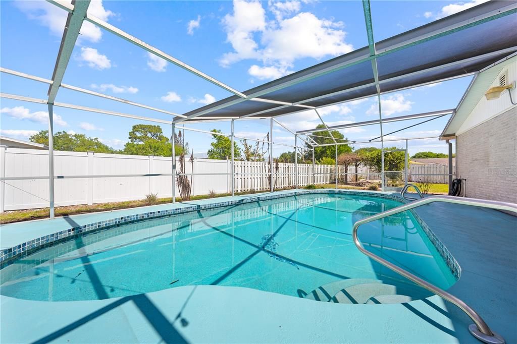For Sale: $305,000 (2 beds, 2 baths, 1225 Square Feet)