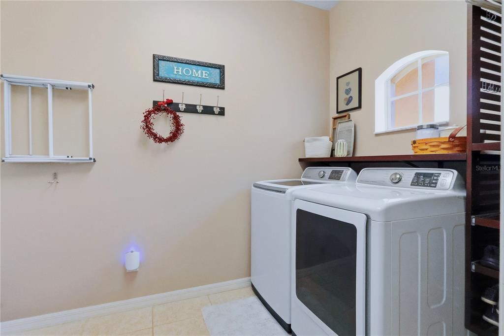 For Sale: $385,000 (4 beds, 2 baths, 2184 Square Feet)