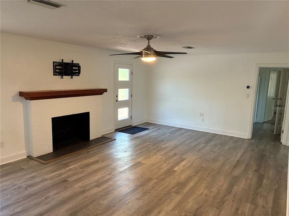 Active With Contract: $549,000 (4 beds, 2 baths, 1888 Square Feet)