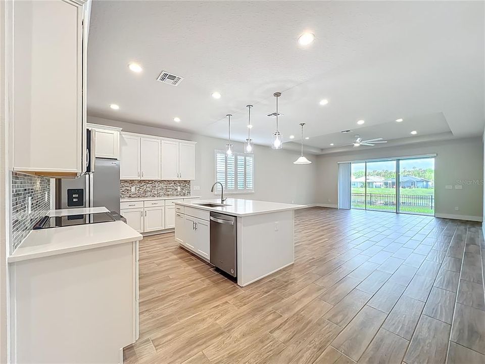 En Venta: $549,500 (4 camas, 3 baños, 2280 Pies cuadrados)