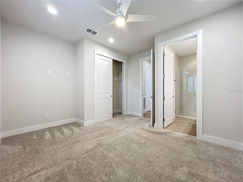 En Venta: $549,500 (4 camas, 3 baños, 2280 Pies cuadrados)