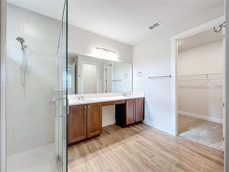 En Venta: $549,500 (4 camas, 3 baños, 2280 Pies cuadrados)
