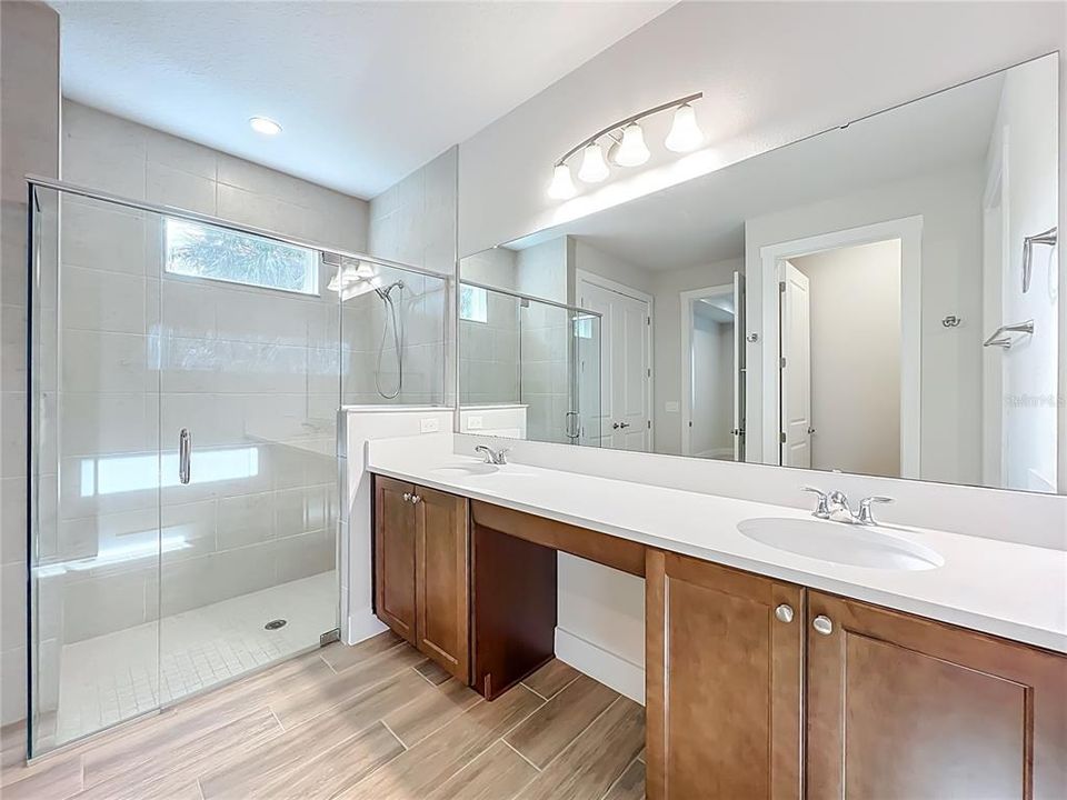 En Venta: $549,500 (4 camas, 3 baños, 2280 Pies cuadrados)
