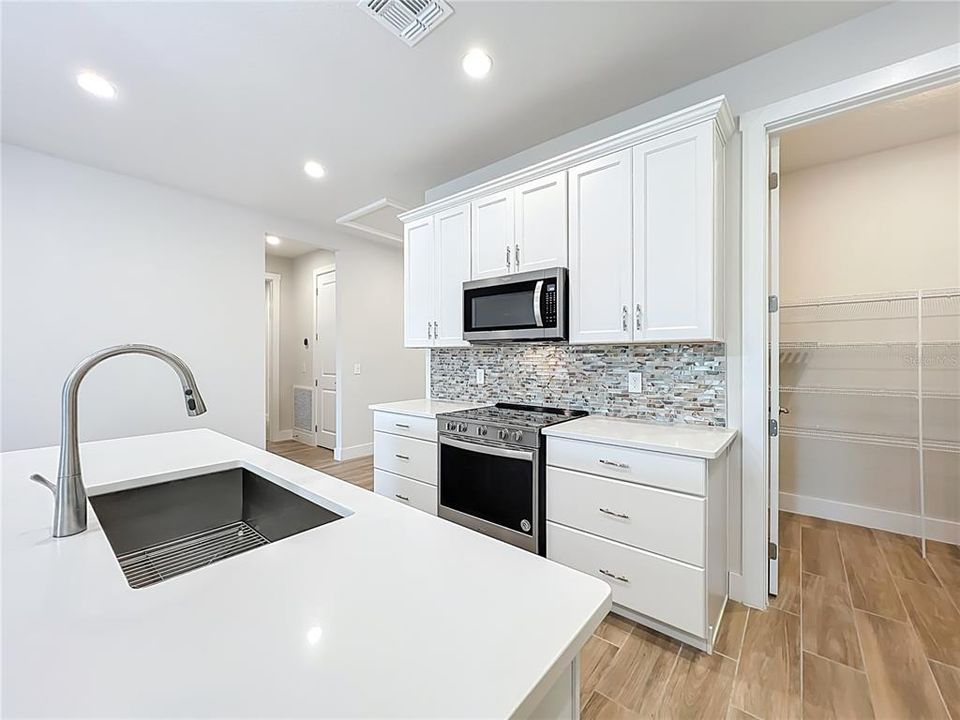 En Venta: $549,500 (4 camas, 3 baños, 2280 Pies cuadrados)