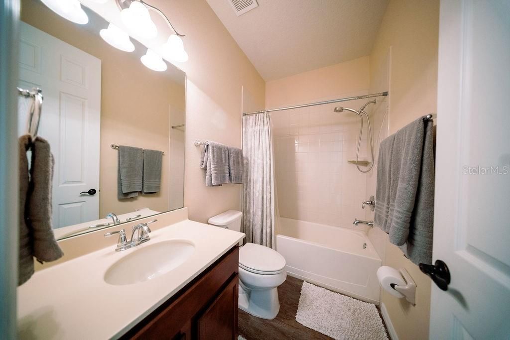 На продажу: $1,049,990 (5 спален, 3 ванн, 3956 Квадратных фут)