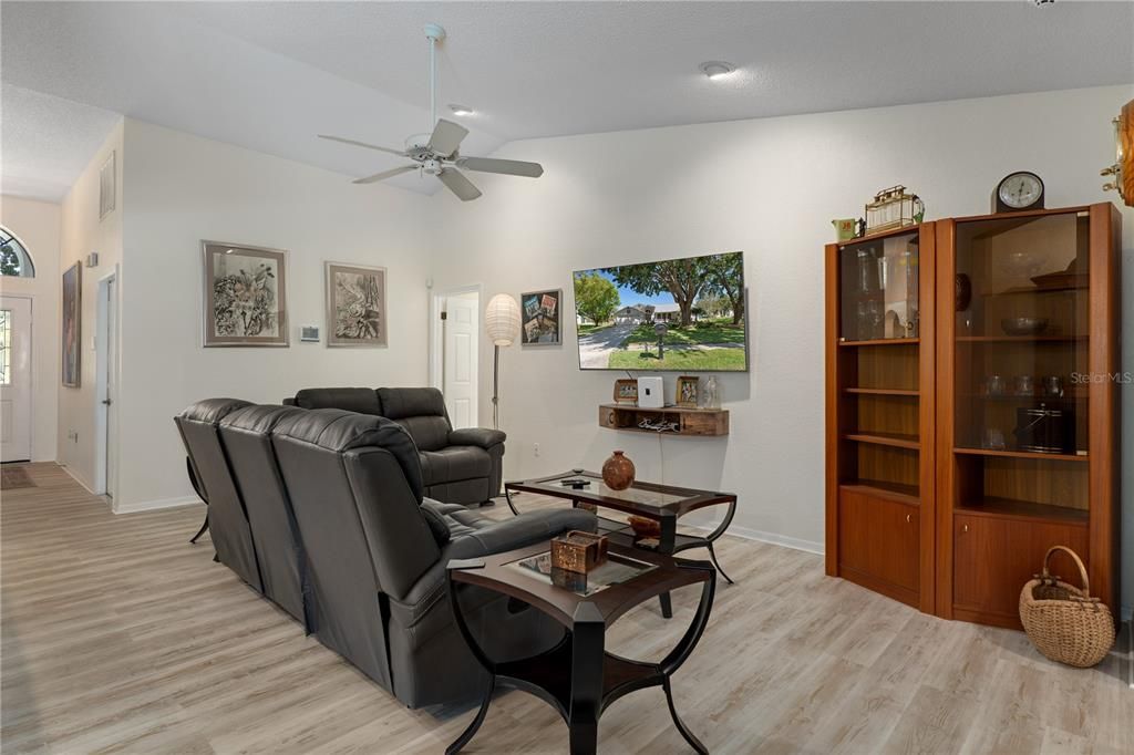 For Sale: $474,900 (3 beds, 2 baths, 2024 Square Feet)