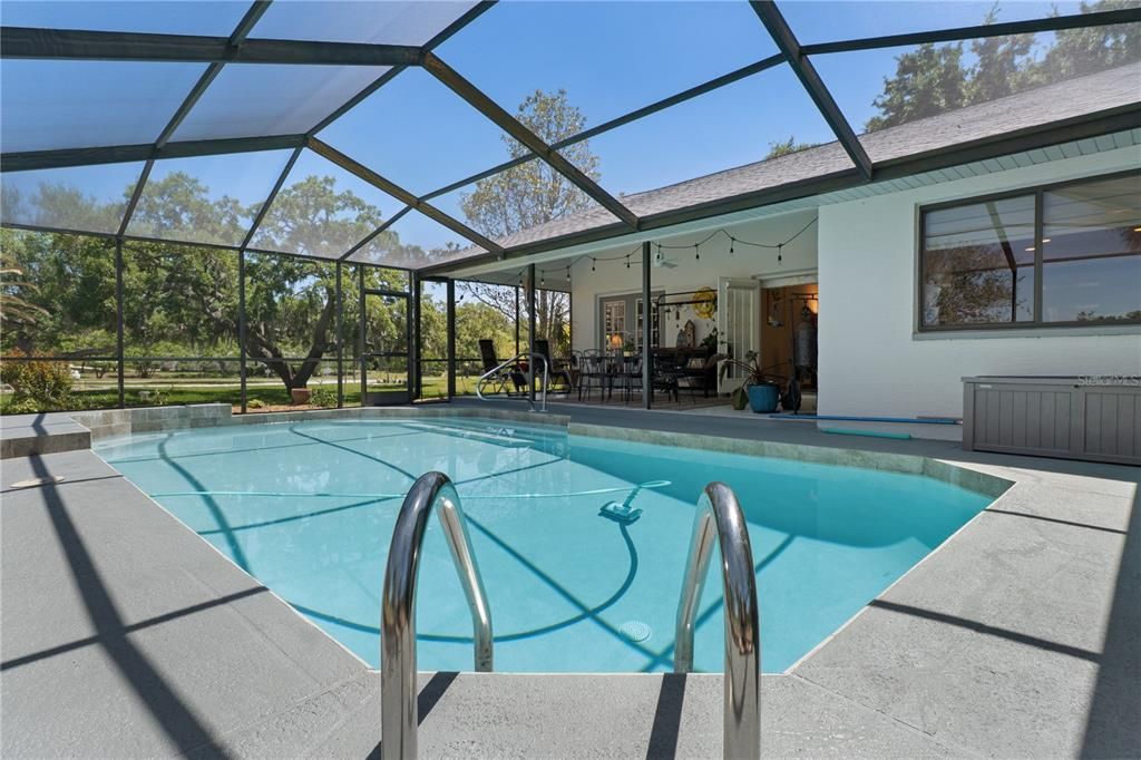 For Sale: $474,900 (3 beds, 2 baths, 2024 Square Feet)