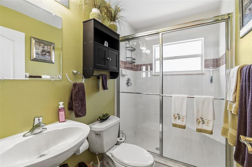 Activo con contrato: $515,000 (4 camas, 3 baños, 2336 Pies cuadrados)