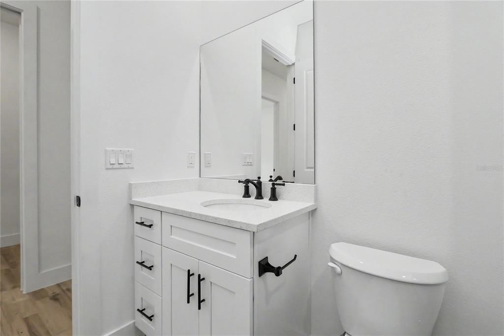 Activo con contrato: $499,000 (3 camas, 2 baños, 1834 Pies cuadrados)