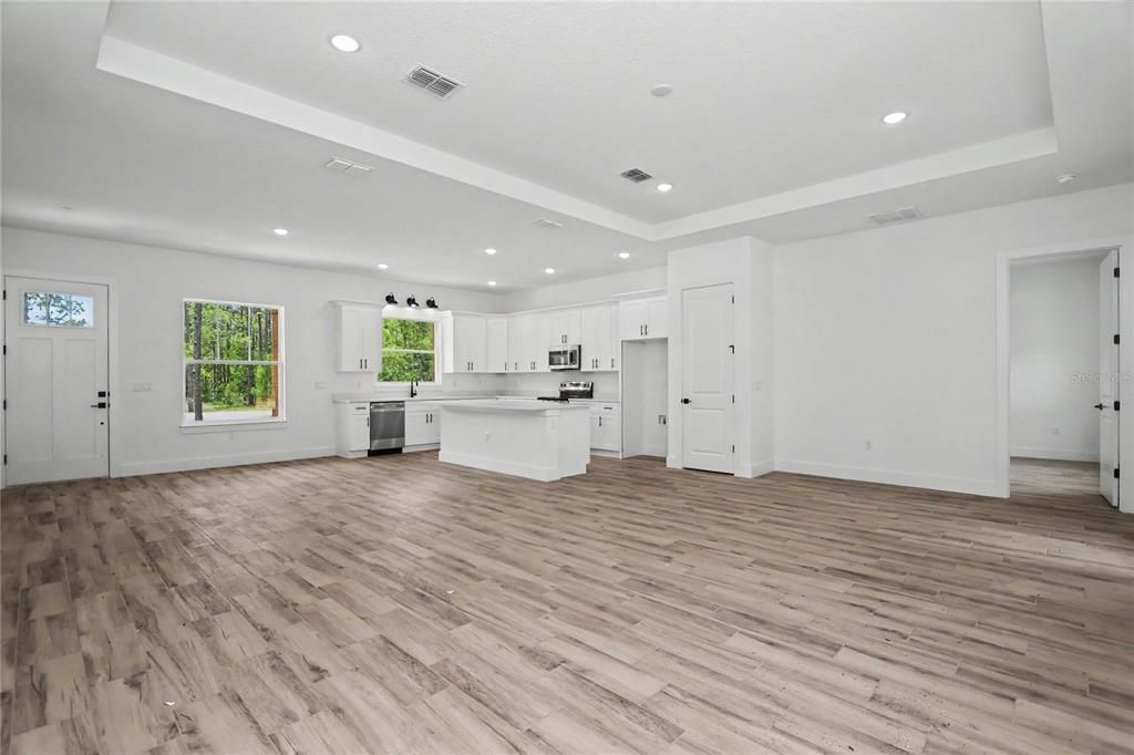 Activo con contrato: $499,000 (3 camas, 2 baños, 1834 Pies cuadrados)