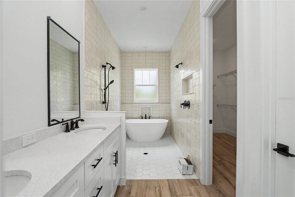 Activo con contrato: $499,000 (3 camas, 2 baños, 1834 Pies cuadrados)