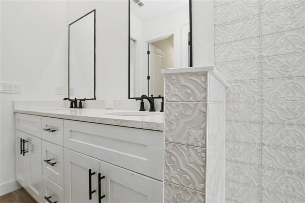 Activo con contrato: $499,000 (3 camas, 2 baños, 1834 Pies cuadrados)