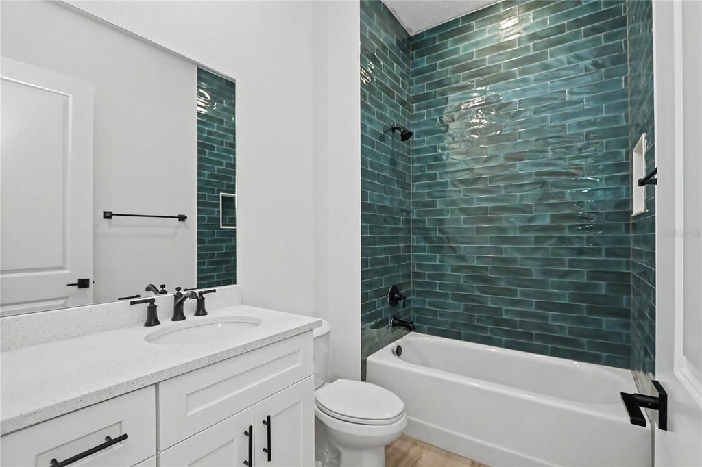 Activo con contrato: $499,000 (3 camas, 2 baños, 1834 Pies cuadrados)