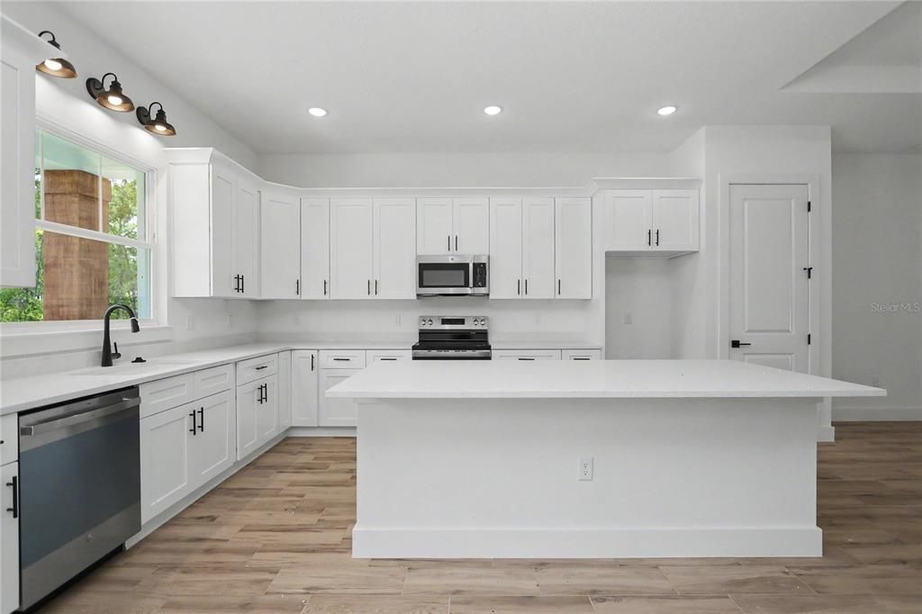 Activo con contrato: $499,000 (3 camas, 2 baños, 1834 Pies cuadrados)
