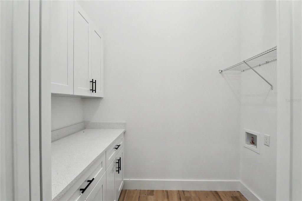 Activo con contrato: $499,000 (3 camas, 2 baños, 1834 Pies cuadrados)