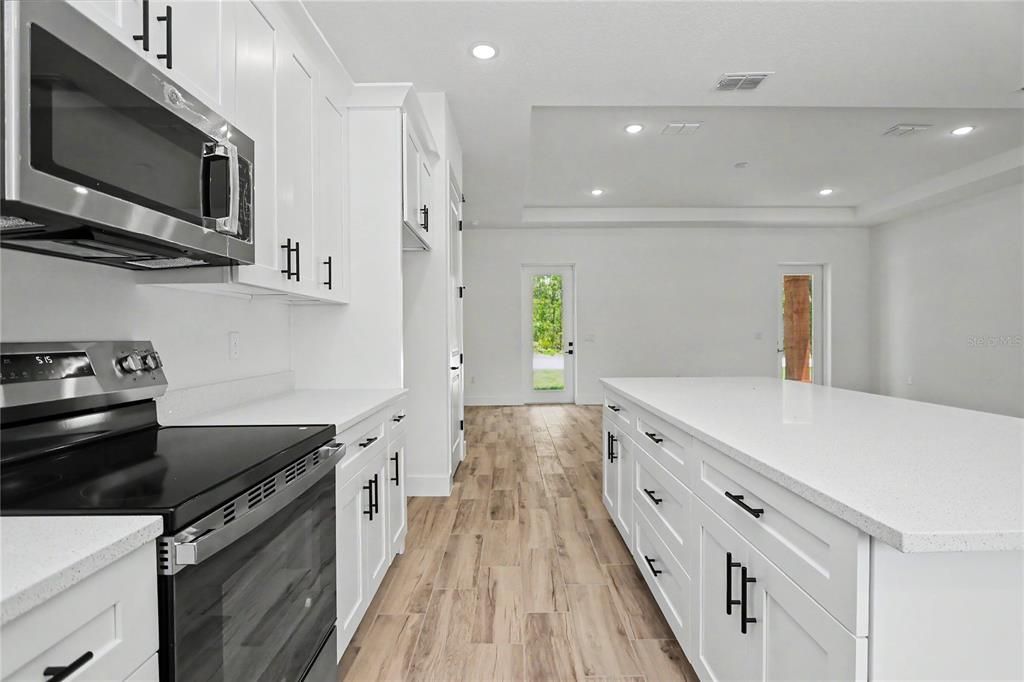 Activo con contrato: $499,000 (3 camas, 2 baños, 1834 Pies cuadrados)