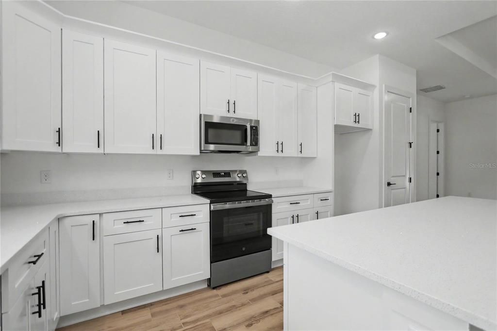 Activo con contrato: $499,000 (3 camas, 2 baños, 1834 Pies cuadrados)