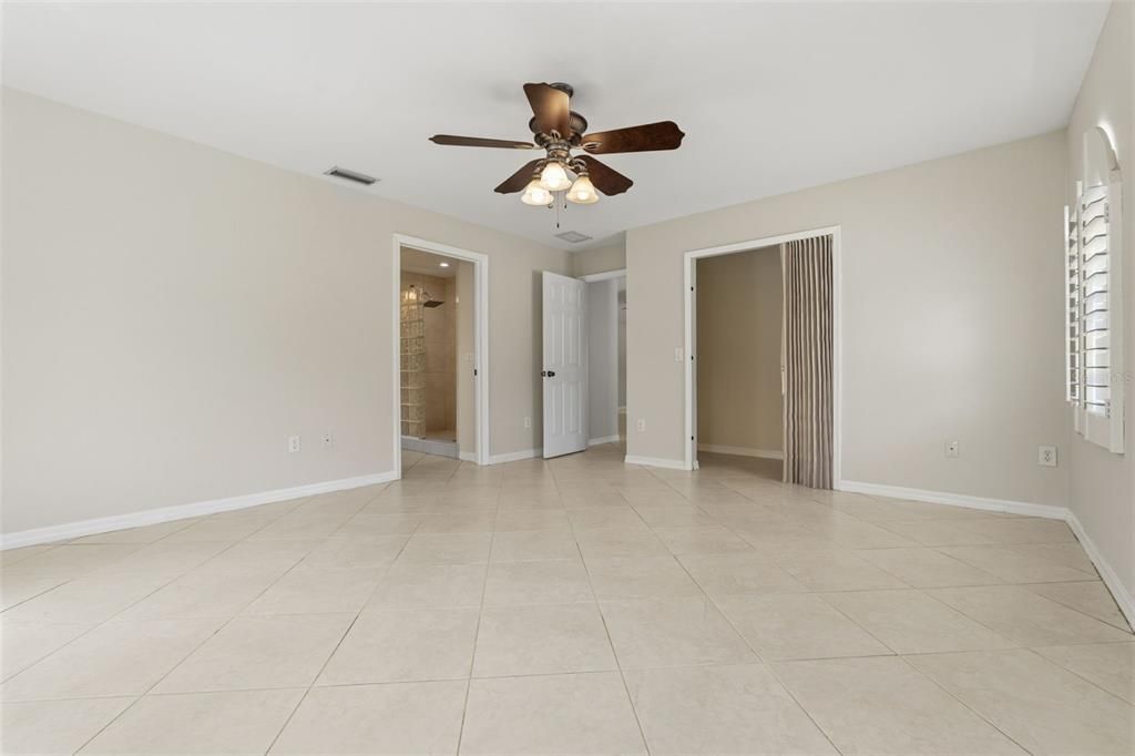 Activo con contrato: $329,000 (3 camas, 2 baños, 2223 Pies cuadrados)