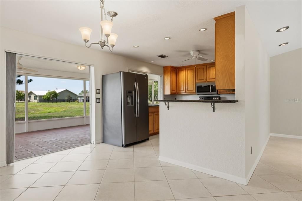 Activo con contrato: $329,000 (3 camas, 2 baños, 2223 Pies cuadrados)