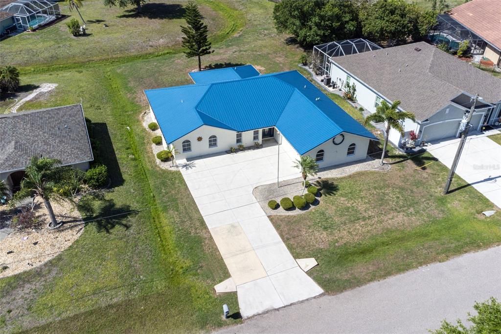 Activo con contrato: $329,000 (3 camas, 2 baños, 2223 Pies cuadrados)