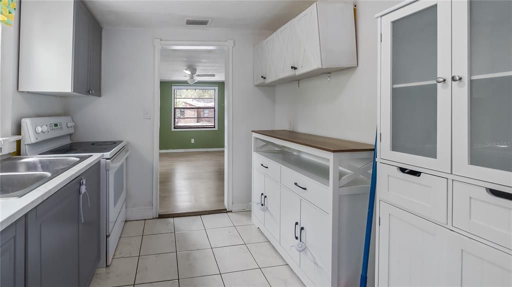For Sale: $177,000 (3 beds, 2 baths, 888 Square Feet)