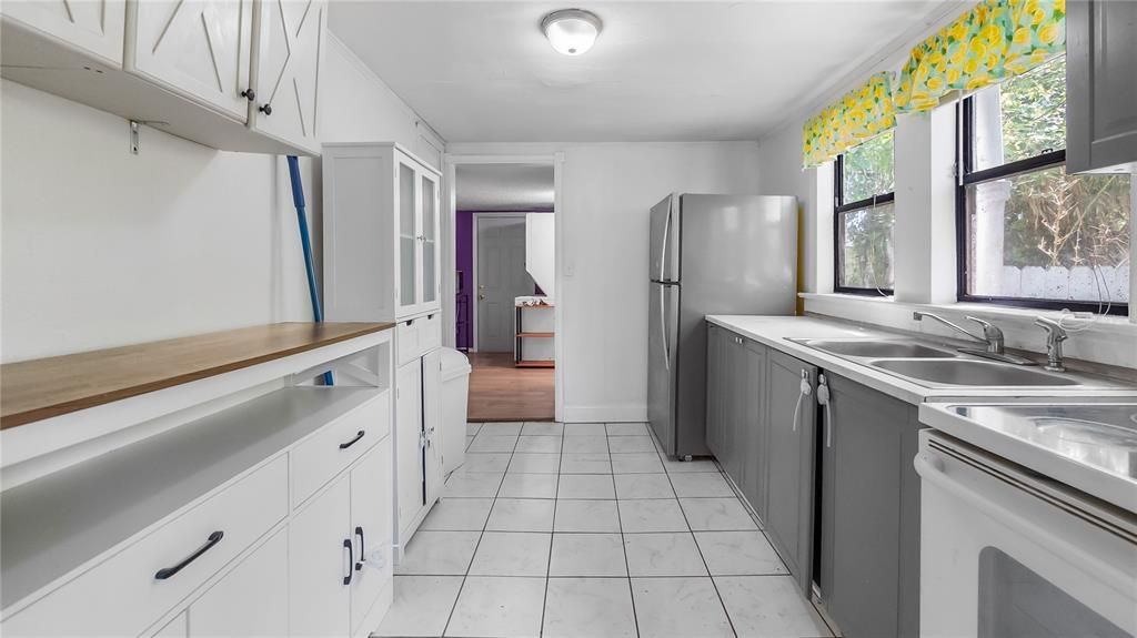 For Sale: $177,000 (3 beds, 2 baths, 888 Square Feet)