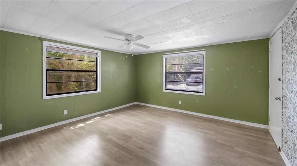 For Sale: $177,000 (3 beds, 2 baths, 888 Square Feet)