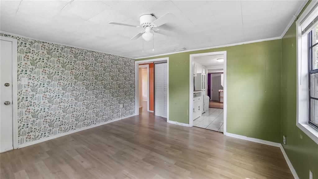 For Sale: $177,000 (3 beds, 2 baths, 888 Square Feet)