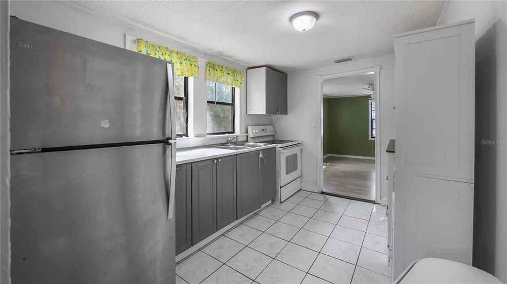 For Sale: $177,000 (3 beds, 2 baths, 888 Square Feet)